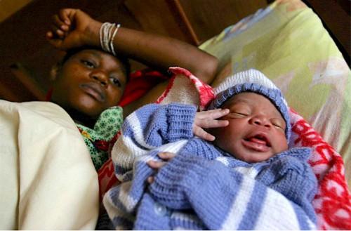Cameroun : seulement 61% des besoins couverts en matière de soins obstétricaux et néonatals d’urgence