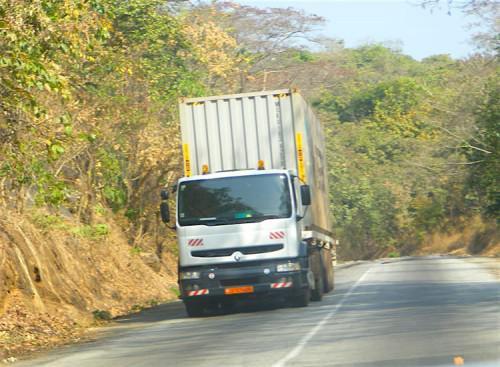 Deux multinationales et le PAM testent le titre de transit unique, facilitant le transport des marchandises entre le Cameroun et le Tchad