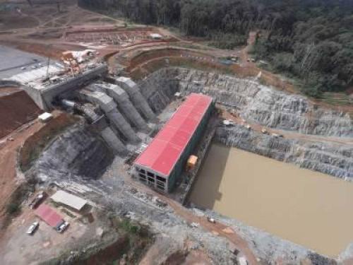 Dix ingénieurs camerounais en formation en Chine, en prélude à la mise en service, en septembre prochain, du barrage de Memvé’élé