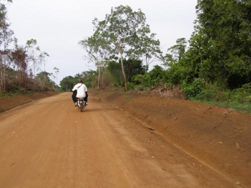Cameroun: deux prêts de 13 milliards FCfa de la Badea et de l’Ofid, pour la construction de la route Yaoundé-Kribi