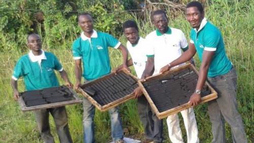 Au Cameroun, la start-up Kemit Ecology transforme les déchets végétaux en charbon écologique