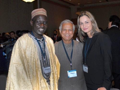 Alamine Ousmane Mey avec Muhammad Yunus et Dilek Ayhan 