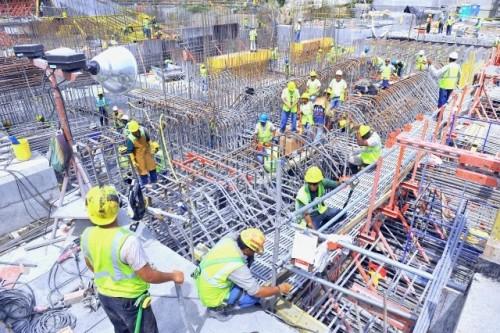 Grève des ouvriers sur le chantier de construction du 2ème pont sur le Wouri