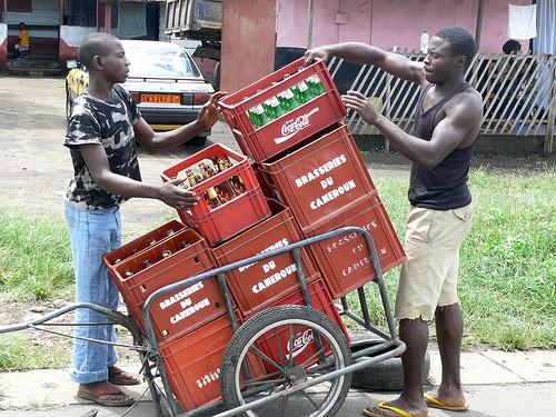 Cameroun: les gérants des débits de boissons exigent des brasseurs une hausse des ristournes
