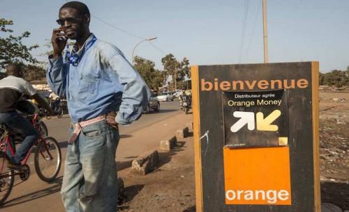 Orange va tester un programme d’électrification rurale au solaire au Cameroun, à partir de novembre 2016
