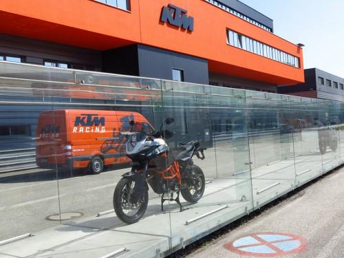 KTM Cameroun construira une unité d’assemblage de motos et tricycles dans la ville de Douala