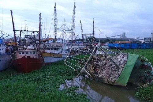 Port de Douala : l’Etat menace de considérer 11 navires abandonnés comme épaves