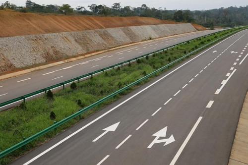 BTP : avec 778,6 km de nouvelles routes en 2021, le Cameroun augmente de 9,4% le linéaire de son réseau routier bitumé