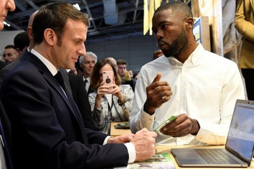 Flavien Kouatcha vend le génie camerounais à Emmanuel Macron au salon de l’agriculture de Paris
