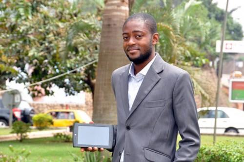 Zng Smart Card Factory fabriquera des cartes magnétiques pour Arthur Zang au Cameroun