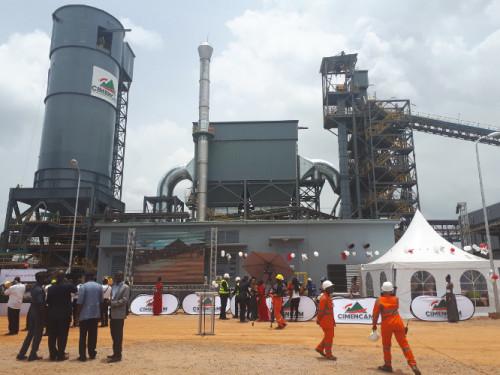 LafargeHolcim inaugure une nouvelle usine au Cameroun, pour tenter de reconquérir le leadership sur le marché du ciment, chipé par Dangote