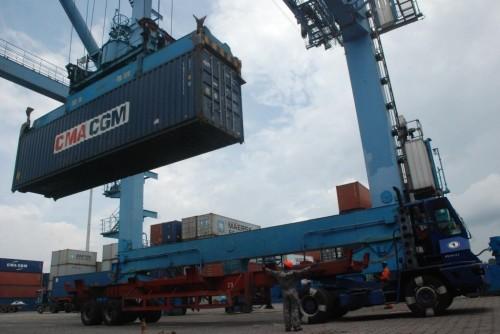 Après la maintenance du portique n°2 et le dragage du chenal, les gros navires sont de retour au port de Douala