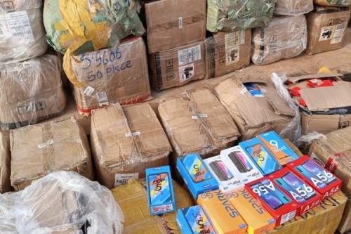 La douane camerounaise saisit une cargaison de plus de 10 500 téléphones portables de contrebande provenant du Nigeria