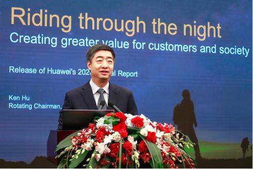 M. Ken Hu, président en exercice de Huawei lors la conférence de presse sur la publication du rapport annuel 2020 du groupe