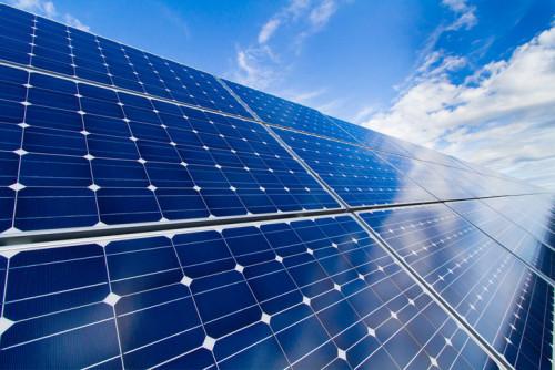 Cameroun : 3 840 panneaux solaires pour produire 1,5 MW d’énergie, servant à l’alimentation des aéronefs à l’aéroport de Douala