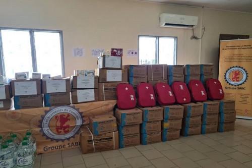 Le brasseur SABC offre 1 000 kits de lutte contre le choléra au District de santé de Bonassama à Douala