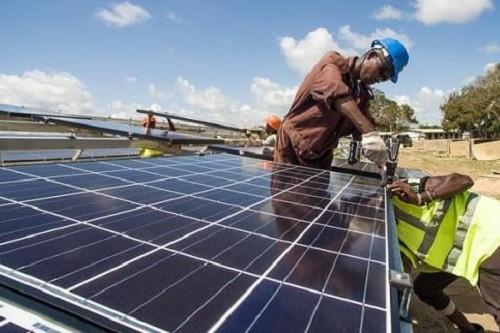 Le Cameroun signe un accord avec l’Alliance solaire pour la création d’un centre de recherches dans le pays