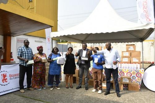 La société Boissons du Cameroun démarre l’année 2023 par un don de matériel anti-Covid à 3 hôpitaux