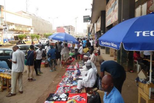 Impact du coronavirus sur l’économie : au Cameroun, 65% des personnes déclarent une baisse de salaire ou de revenu