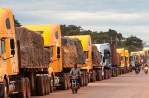 Plus de 1000 camionneurs stationnés le long du corridor Douala-Bangui, pour cause d’insécurité en RCA