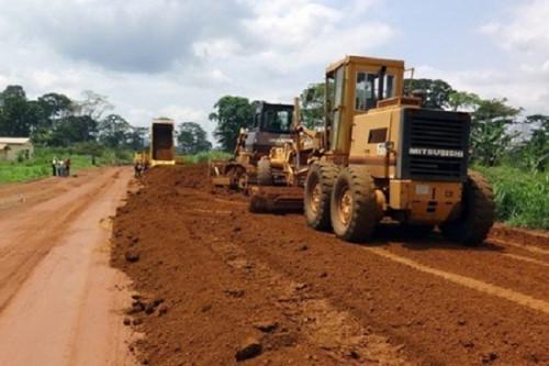 À fin 2021, 92,5 % des routes sont en terre au Cameroun