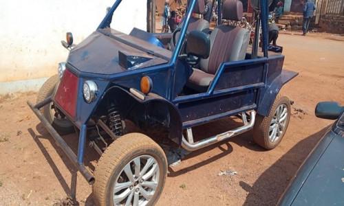 Un jeune mécanicien fait sensation dans la ville de Bafoussam, avec un véhicule «made in Cameroon» construit avec du matériel recyclé