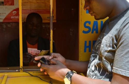 Au Cameroun, 15% des jeunes âgés de 15 ans et plus possèdent un compte Mobile Money, contre 6% au Nigeria