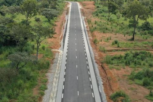 À fin juillet 2020, le Cameroun compte à peine 6% (7 252,8) du réseau routier (121 501,5 km) bitumé