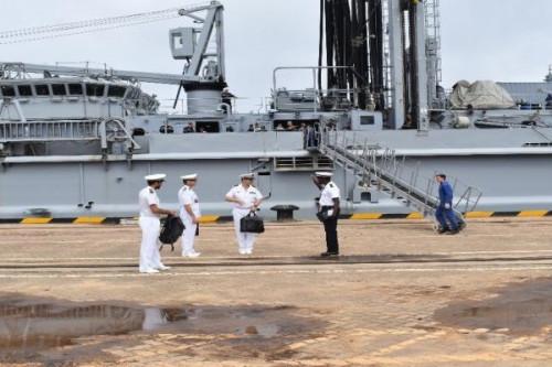 La marine française accoste au port de Kribi en prélude à un exercice militaire dans le golfe de Guinée