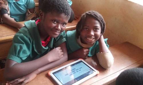 Au Cameroun, l’opérateur télécoms Orange a déjà connecté 10 000 enfants à son projet «Ecoles numériques»