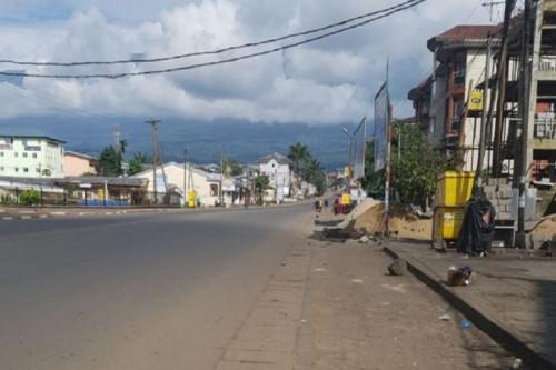 Au Cameroun, le maire de Buéa offre 10 litres de carburant aux taximen, en échange du boycott des «villes mortes» lancées par les séparatistes anglophones