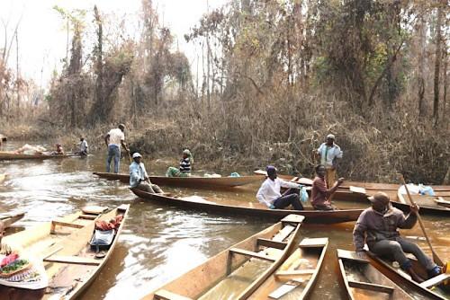 Cameroun : plus de 6000 pêcheurs à l’assaut des eaux poissonneuses du barrage de Lom Pangar