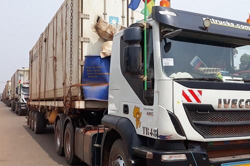 Transport : Paul Biya ordonne la libération des camions tchadiens retenus au Cameroun pour défaut d’agrément