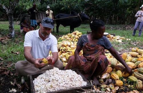 Un chocolatier français collecte des fonds afin de construire un entrepôt pour les cacaoculteurs camerounais