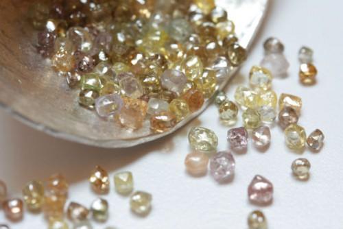 Le Cameroun a doublé sa production de diamants bruts en 2015, à environ 6000 carats