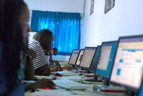 Le premier lot des 500 000 ordinateurs promis aux étudiants par Paul Biya annoncé pour décembre 2017