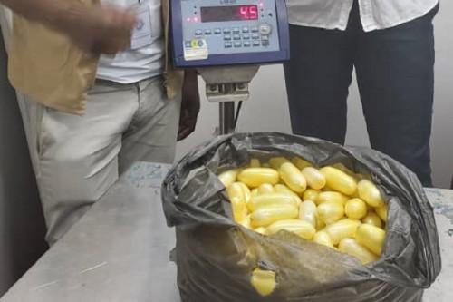 Aéroport de Yaoundé : 4,5 kg de cocaïne saisis sur un passager d’Ethiopian Airlines en provenance du Nigeria