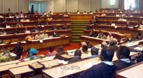 Le Parlement camerounais examine le projet de loi portant prorogation du mandat des députés jusqu'en 2019