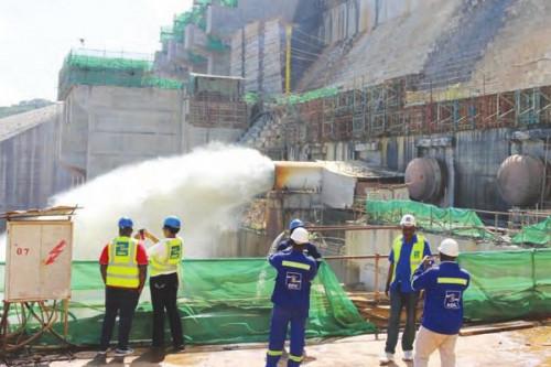 Des ex-ouvriers au barrage de Lom Pangar au Cameroun saisissent la Banque mondiale pour réclamer 800 millions de FCFA