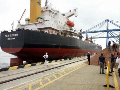 En escale depuis le 22 juin au Cameroun, le Medi Lisbon devient le 1er bateau commercial à accoster au port en eau profonde de Kribi  