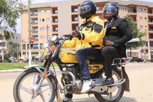 À Douala, la start-up Bee Sarl tente de révolutionner le transport par moto-taxi au Cameroun