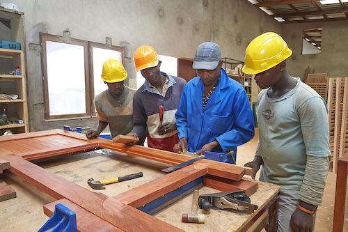 Pour décourager l’importation de meubles en bois, fleurs, cure-dents…  le Cameroun envisage une hausse d’impôts