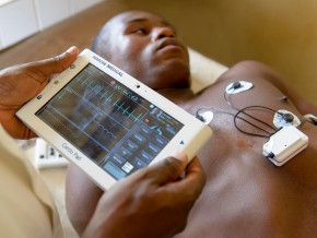 Cameroun : Himore Medical d’Arthur Zang a lancé la commercialisation des premiers Cardiopad