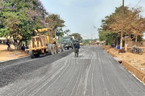 Route Ekondo Titi-Kumba : la fin des travaux annoncée en 2025, 7 ans après la date initiale d’achèvement du chantier