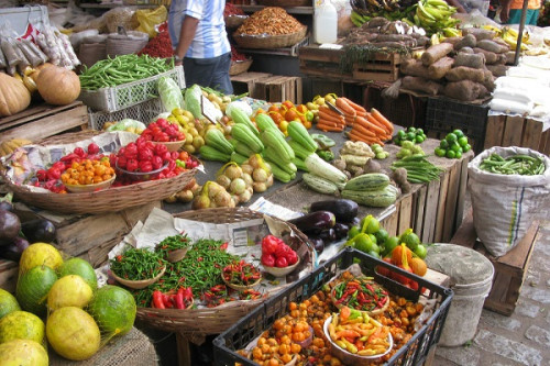 Produits alimentaires : malgré un « léger » ralentissement en 2023, les prix restent élevés (INS)