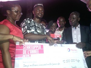 Alain Nteff décroche le premier prix du Challenge Startupper 2016 de Total Cameroun